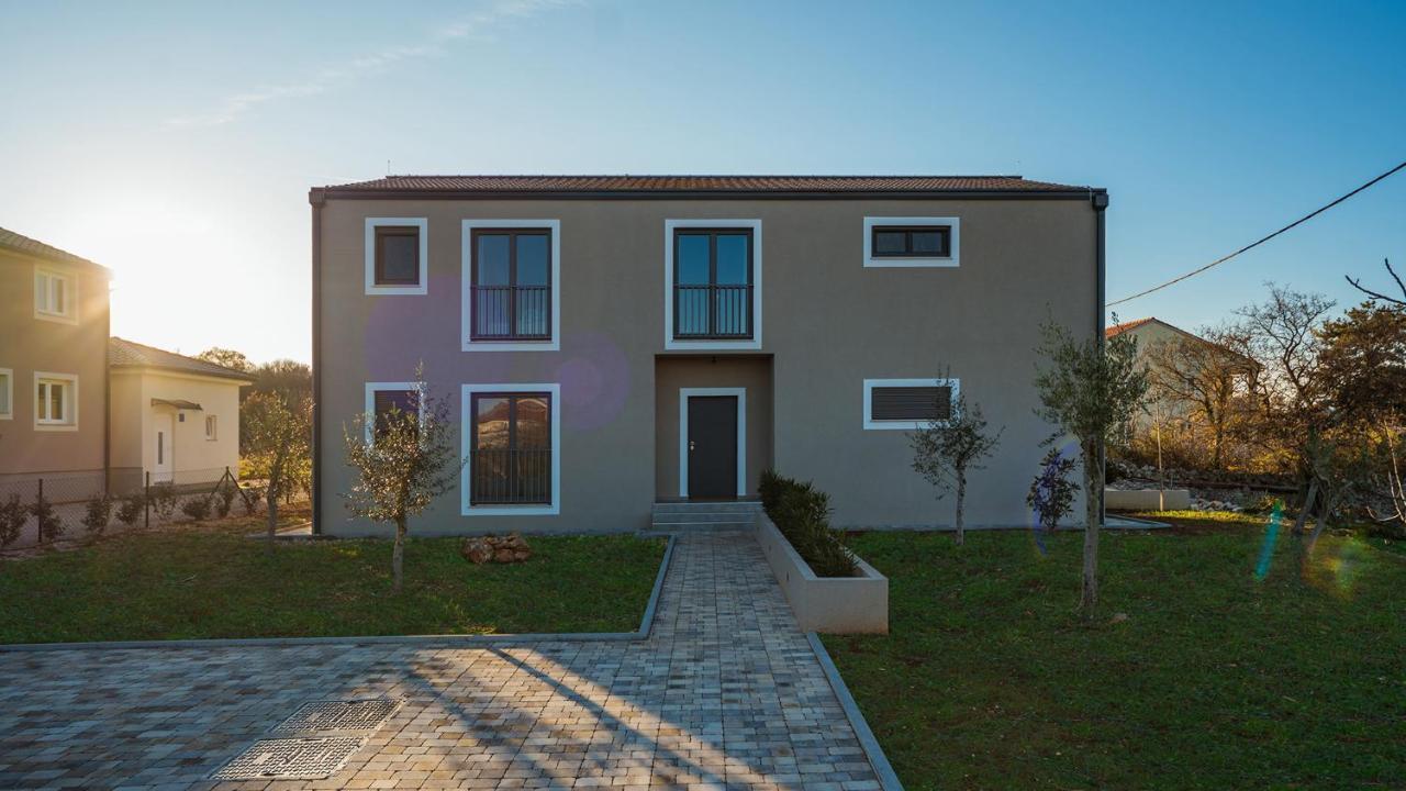 Villa & Jardin - Luxury Villa With Swimming Pool Vrh  Exterior foto